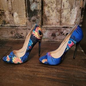 NEW Shoe Dazzle Blue high heels with bright colors